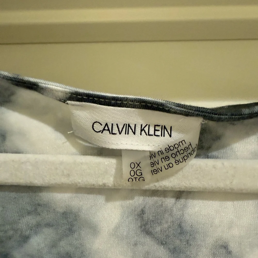 Calvin Klein Top - Picture 2 of 3